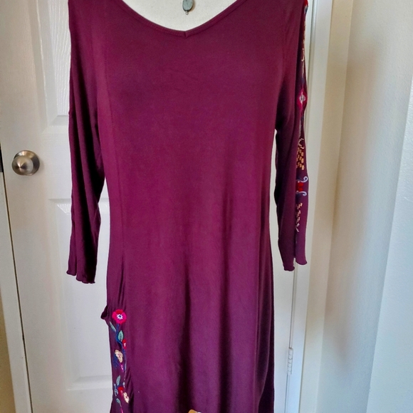 Caite Bordeux Embroidered 3/4 Long Sleeve V Neck Shark Bite Top Women's Size M - Picture 1 of 8